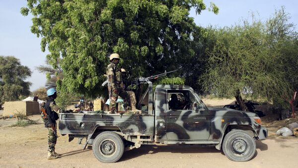 Soldados nigerinos ocupam posições na fronteira com a Nigéria em Diffa, Niger - Sputnik Brasil