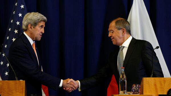 Lavrov e Secretário de Estado dos EUA Jogn Kerry durante conferência de imprensa em Genebra - Sputnik Brasil
