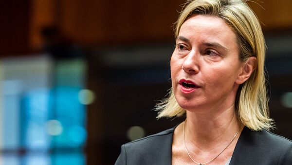 European Union High Representative for Foreign Affairs and Security Policy Federica Mogherini arrives for an EU foreign ministers meeting at the EU Council building in Brussels on Monday, Nov. 16, 2015 - Sputnik Brasil