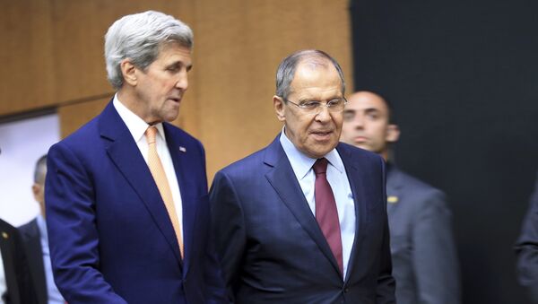 U.S. Secretary of State John Kerry (L) and Russian Foreign Minister Sergei Lavrov arrives for a news conference after a meeting on Syria in Geneva, Switzerland, August 26, 2016. - Sputnik Brasil