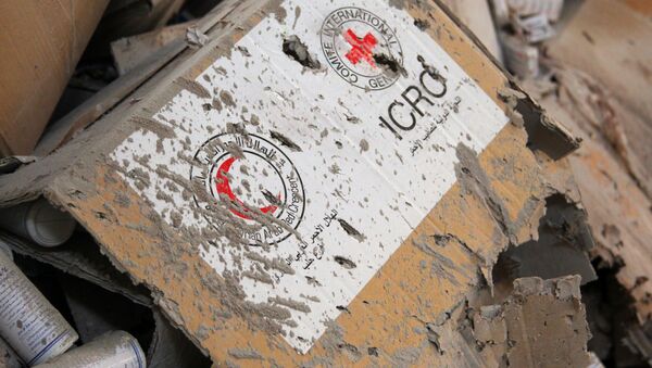 Ajuda humanitária danificada por ataque ao comboio da Cruz Vermelha e Crescente Vermelho em Aleppo, Síria - Sputnik Brasil