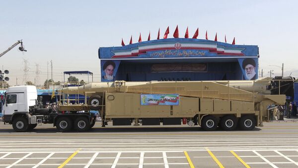 Caminhão militar levando míssil iraniano Sejil durante o desfile militar em Teerã, 21 de setembro de 2016 - Sputnik Brasil