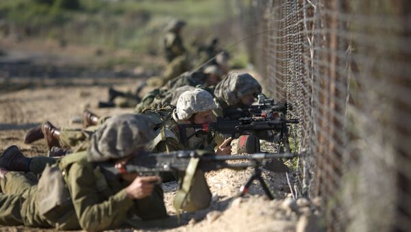Soldados israelenses monitoram a fronteira Israel–Síria (foto de arquivo) - Sputnik Brasil