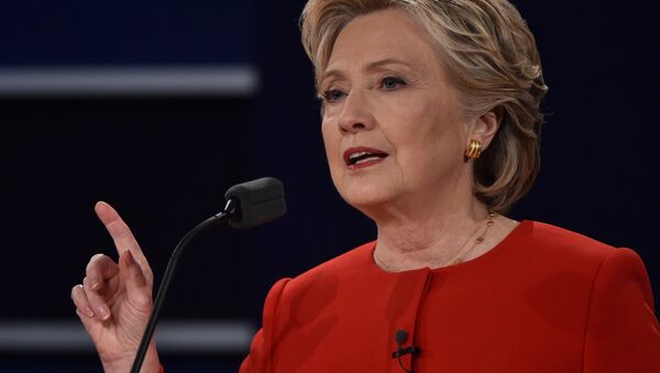 Hillary Clinton durante o primeiro debate presidencial na Universidade de Hofstra, EUA, 26 de setembro de 2016 - Sputnik Brasil