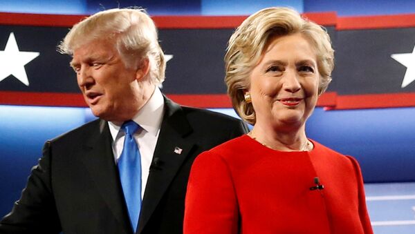 Donald Trump e Hillary Clinton participam do primeiro debate presidencial na Universidade de Hofstra, em Hempstead, Nova York - Sputnik Brasil