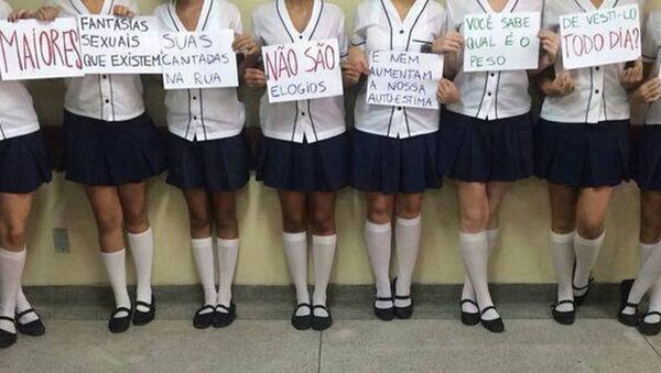Alunas do Colégio Pedro II protestam contra uniforme feminino obrigatório - Sputnik Brasil