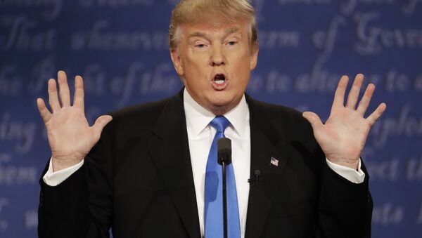 Candidado à presidência dos EUA do Partido Republicano Donald Trump, durante debates presidenciais com Hillary Clinton, 26 de setembro de 2016 - Sputnik Brasil