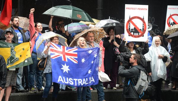 Manifestantes do grupo Reclaim Australia fazem protesto contra o extremismo religioso em Sydney - Sputnik Brasil
