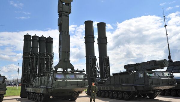 Sistemas de mísseis de longo alcance S-300V e S-300VM da Rússia - Sputnik Brasil