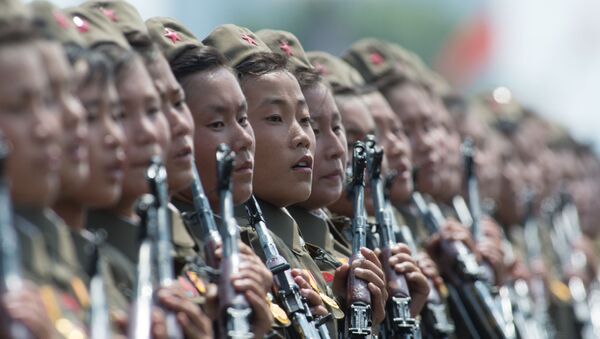 Militares norte-coreanas durante parada em 2013 em Pyongyang - Sputnik Brasil