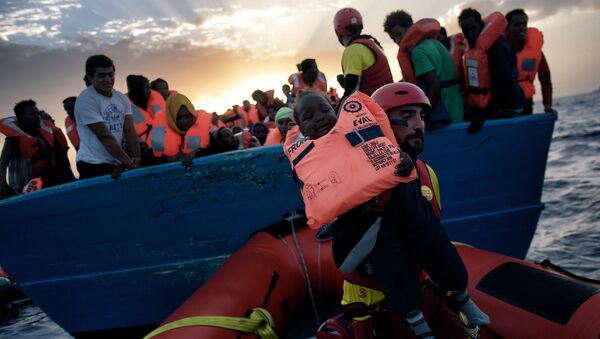 Mais de 6.000 imigrantes foram resgatados no dia 3 de outubro na costa da Líbia, no mar Mediterrâneo - Sputnik Brasil