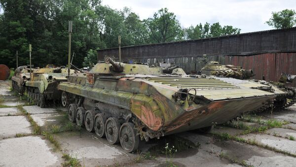 Veículos blindados na região de Lvov, Ucrânia - Sputnik Brasil