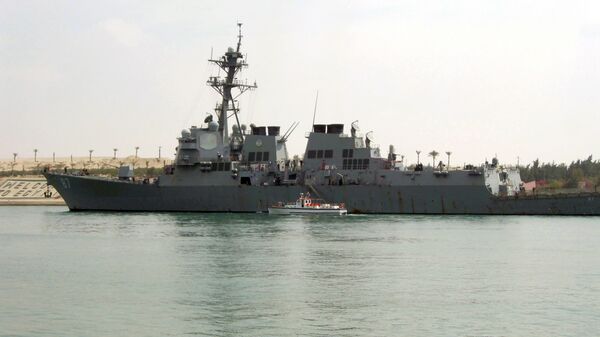Destroier norte-americano USS Mason atravessa o canal de Suez perto da cidade portuária Ismailia, Egito, 2011 (foto de arquivo) - Sputnik Brasil