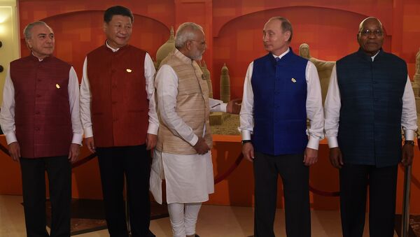 Foto de família dos líderes dos BRICS em Goa, Índia - Sputnik Brasil