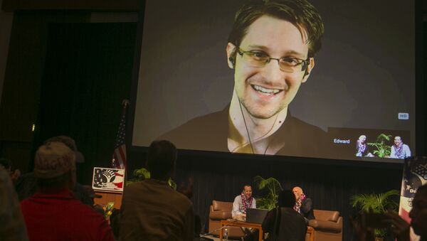 Edward Snowden em videoconferência de Moscou  - Sputnik Brasil