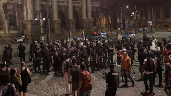 Manifestação contra a PEC 241 no Centro do Rio de Janeiro, segunda-feira (17) - Sputnik Brasil