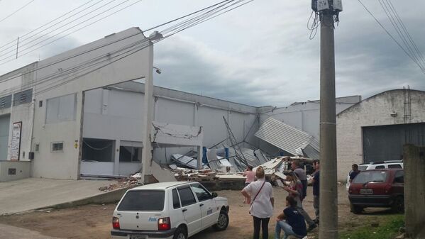 Vendaval e temporal deixam estragos em Tubarão (SC) - Sputnik Brasil