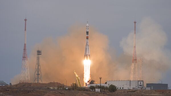 Cosmonautas da Roscosmos e da NASA partem para missão de quatro meses na Estação Espacial Internacional - Sputnik Brasil