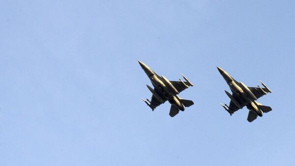 Two Belgian F-16 fighter jets. (File) - Sputnik Brasil