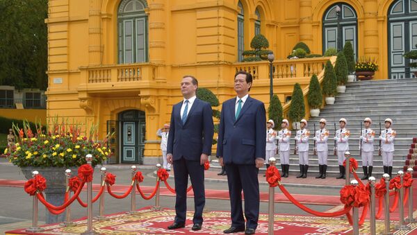 Dmitry Medvedev e Nguen Tan Dung em Hanoi em 6 de abril de 2015 - Sputnik Brasil