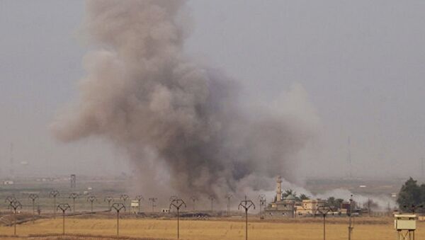 Pelo menos 20 mortos e 45 feridos em ataque aéreo da coalizão liderada pelos EUA na cidade iraquiana de Daquq - Sputnik Brasil