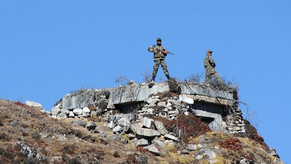 Soldados indianos realizando partrulhamento na fronteira entre China e Índia, estado de Arunachal Pradesh - Sputnik Brasil