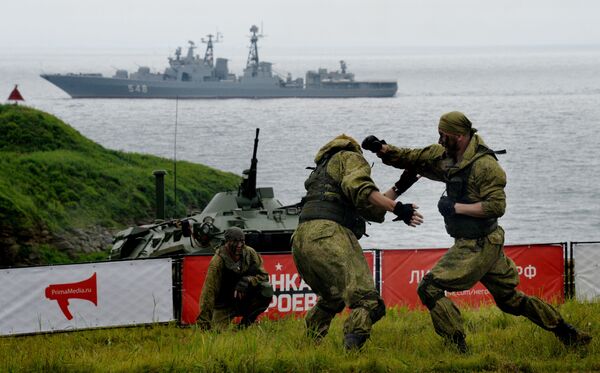 Simulação de combate em um centro de treinamento da Marinha russa em Vladivostok - Sputnik Brasil