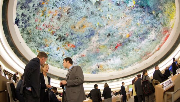 Delegates are seen beneath a ceiling painted by Spanish artist Miquel Barcelo during 28th Human Rights Council at the United Nations headquarters in Geneva on March 2, 2015. - Sputnik Brasil