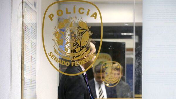 Polícia Federal durante a operação que prendeu os policiais-legislativos do Senado - Sputnik Brasil