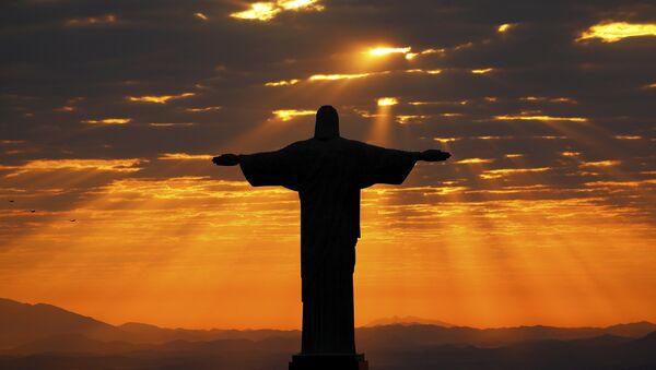 Jesus Christ the Redeemer during sunrise in Rio de Janeiro, Brazil - Sputnik Brasil