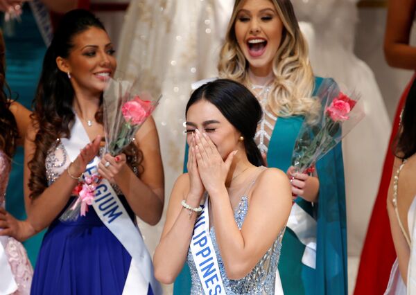 Kylie Verzosa durante seu momento de triunfo no Miss Internacional 2016 - Sputnik Brasil