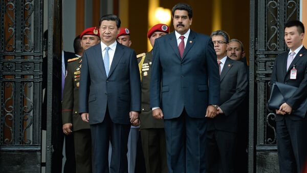 Presidente chinês Xi Jinping com o presidente venezuelano Nicolás Maduro durante a sua visita a Caracas, Venezuela, julho de 2014 (foto de arquivo) - Sputnik Brasil