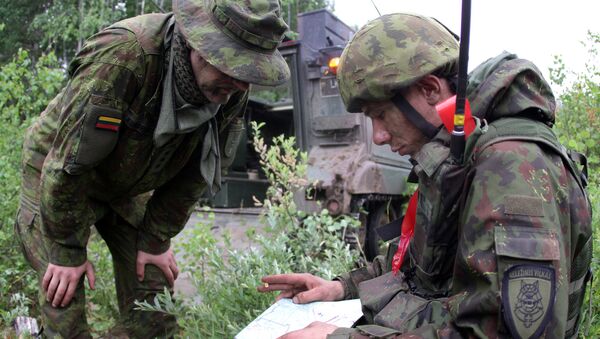 Soldados lituanos participam de exercícios no âmbito das manobras Saber Strike na Lituânia - Sputnik Brasil
