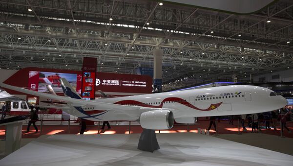 Avião do projeto conjunto russo-chinês na exposição do show aéreo em Zhuhai, China, 3 de novembro de 2016 - Sputnik Brasil