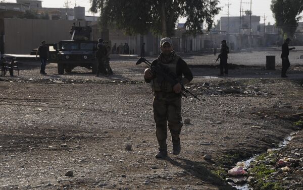 Militar iraquiano em Gorcelil, bairro de Mossul - Sputnik Brasil