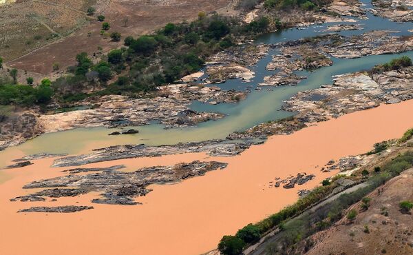 G1 - Pearl Jam vai doar US$ 100 mil para atingidos pela tragédia em Mariana  - notícias em Desastre Ambiental em Mariana