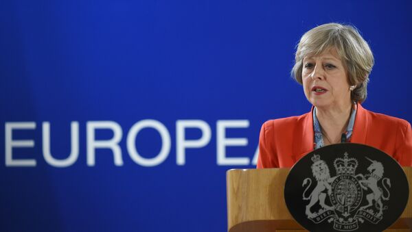 Theresa May durante uma coletiva de imprensa na cúpula da União Europeia em 21 de outubro de 2016 - Sputnik Brasil