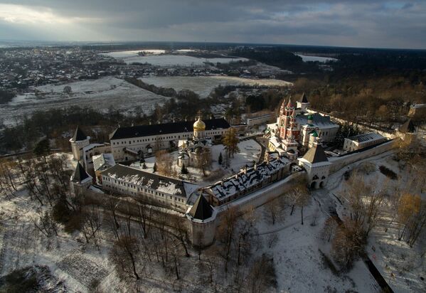 Vista do Mosteiro Savvino Storozhevsky, dois quilômetros a oeste da cidade de Zvenigorod, nos arredores de Moscou - Sputnik Brasil