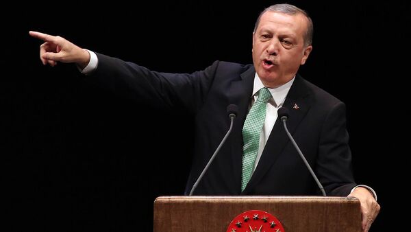 Presidente turco Recep Tayyip Erdogan discursa na cerimônia de entrega de prêmios em Ancara, Turquia, 3 de novembro de 2016 - Sputnik Brasil