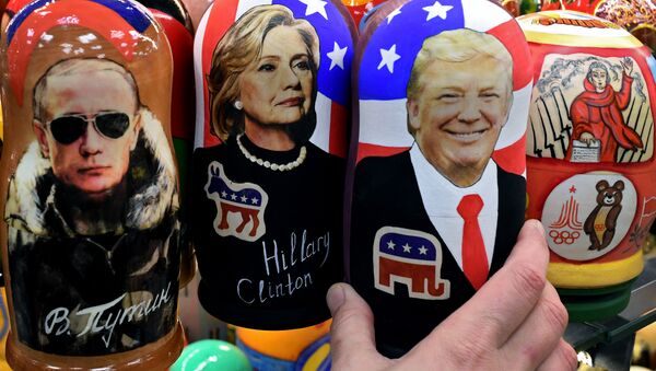 Bonecas tradicionais russas, 'matryoshkas', com imagens de Trump, Putin e Clinton - Sputnik Brasil