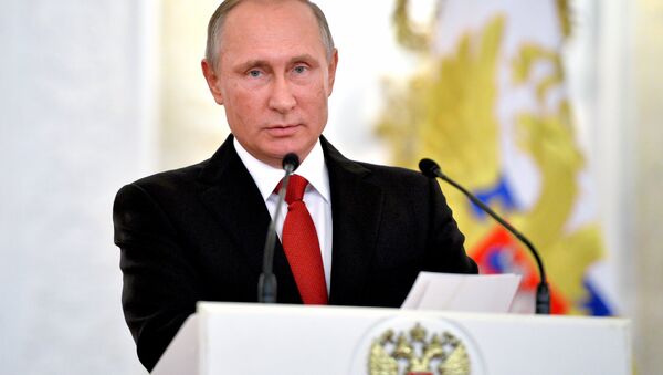 O presidente erusso Vladimir Putin apresentou prêmios estaduais aos cidadãos estrangeiros no Dia da Unidade Nacional Russa - Sputnik Brasil