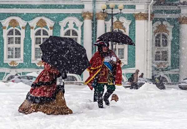 Nevasca na Praça do Palácio, em São Petersburgo (Rússia) - Sputnik Brasil