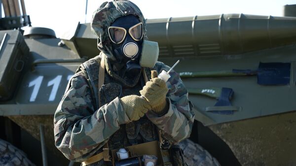 Militar das Forças de Defesa Radiológica, Química e Biológica durante treinamentos 11 de novembro de 2016 - Sputnik Brasil