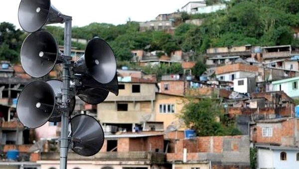 Sirenes instaladas em comunidades do Rio para alertas do perigo das chuvas - Sputnik Brasil
