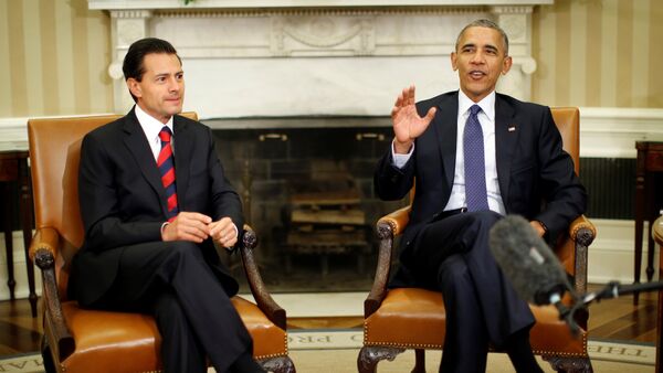 U.S. President Barack Obama and Mexico's President Enrique Pena Nieto attend a bilateral meeting at the Oval Office of the White House in Washington U.S., July 22, 2016 - Sputnik Brasil
