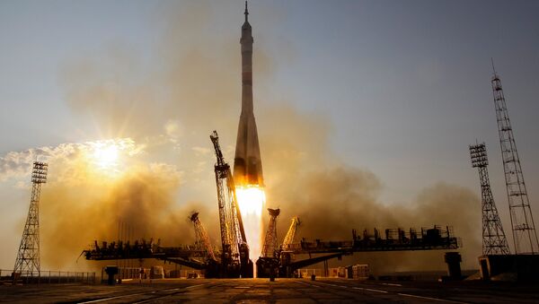 Foguete russo Soyuz FG, portador da nave espacial Soyuz MS, é lançado a partir do cosmódromo de Baykonur - Sputnik Brasil