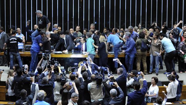 Manifestantes invadem o plenário da Câmara dos Deputados - Sputnik Brasil