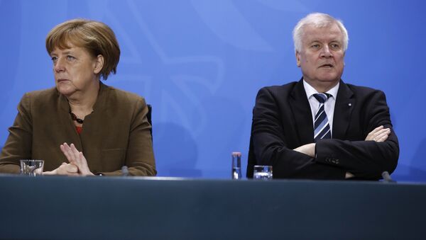 Angela Merkel e o primeiro-ministro da Baviera Horst Seehofer - Sputnik Brasil