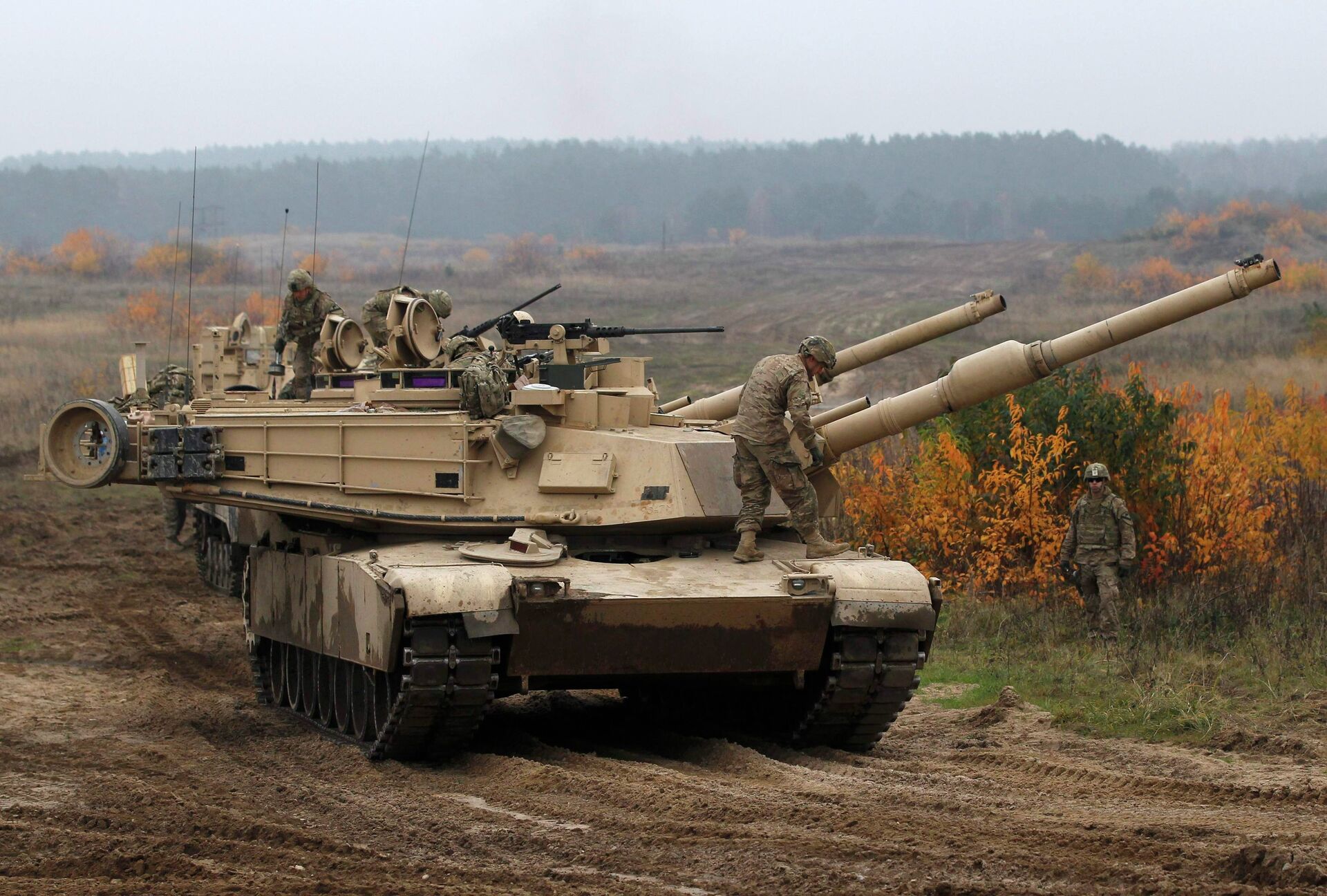 Mídia dos EUA sugere vender tanques americanos Abrams à Polônia a fim de conter Rússia - Sputnik Brasil, 1920, 08.07.2021