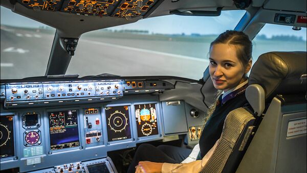 Maria Fiodorova, a piloto comercial mais jovem da Rússia - Sputnik Brasil